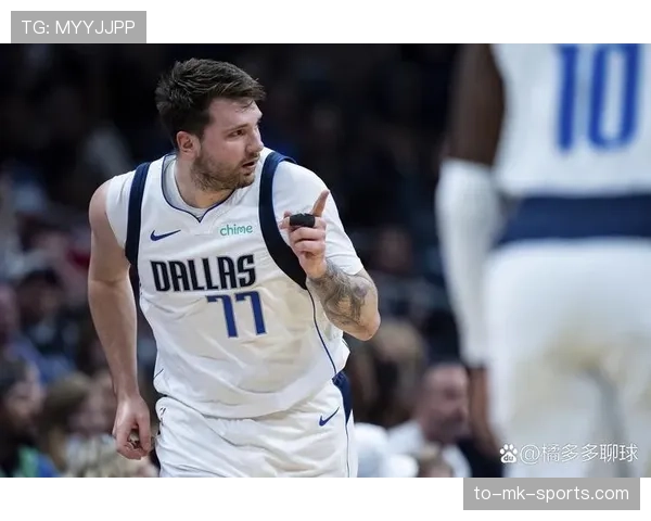 东契奇通过挡拆拉开空间提升效率，助力球队关键时刻得分爆发