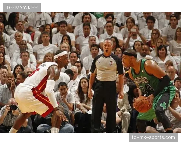 保罗·皮尔斯关键时刻多次投篮命中改写比赛走势对比詹姆斯稳定性更出色