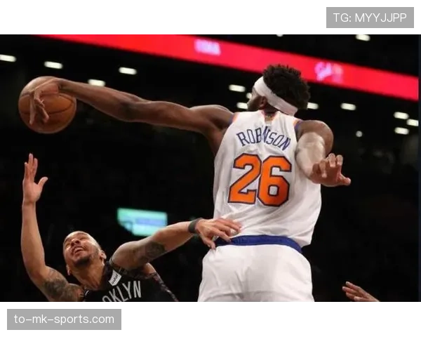 哈利伯顿利用挡拆拉开空间提升三分效率超越队内射手