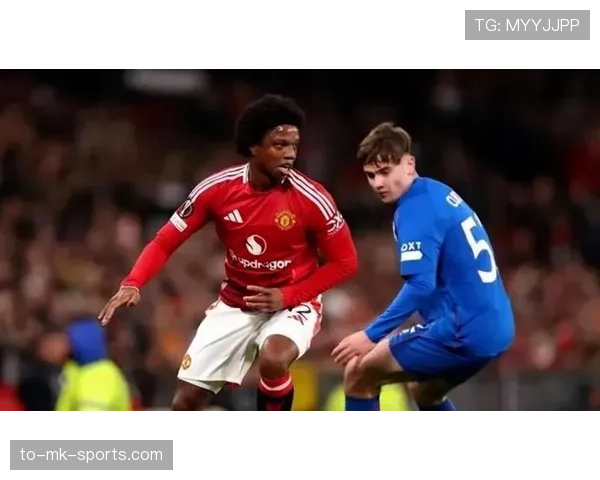 曼联战术体系缺乏稳定性局面渐显，球队表现波动持续影响赛季走势