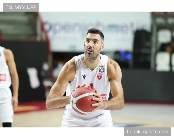 路易斯·斯科拉高效内线背身单打提升球队得分稳定性