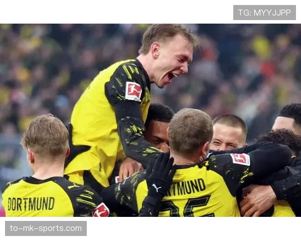 多特蒙德高位压迫下防线频繁暴露空间，稳定性面临考验